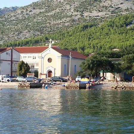 In Starigrad-paklenica 6859 Apartment *