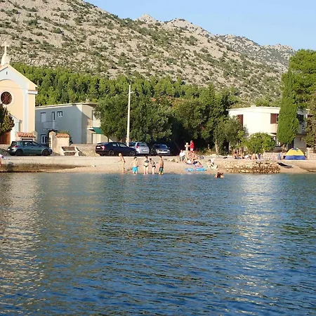 Appartement In Starigrad-paklenica 6859