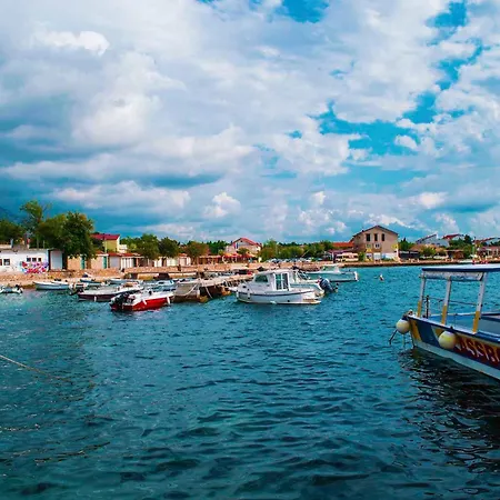 In Starigrad-paklenica 6859 아파트 *