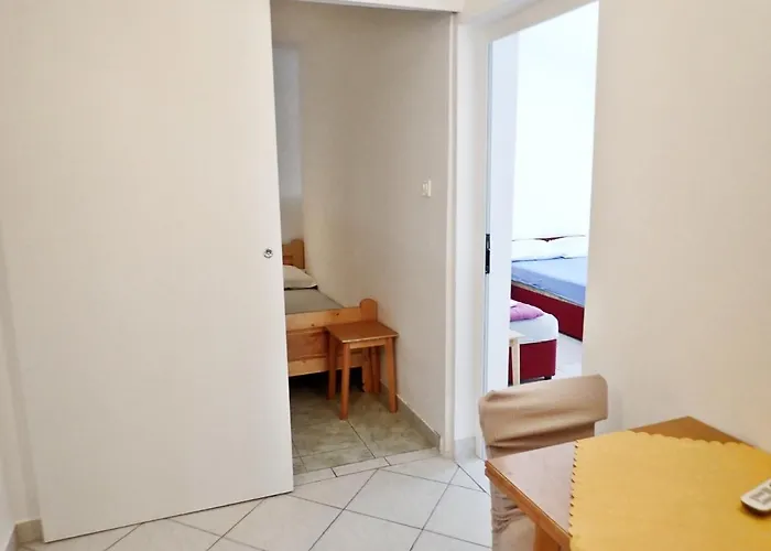 In Starigrad-paklenica 6859 Daire Starigrad Paklenica